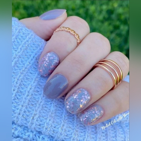 Color Street Nail Polish Strips in shade Berlin It to Win It - Picture 2 of 6